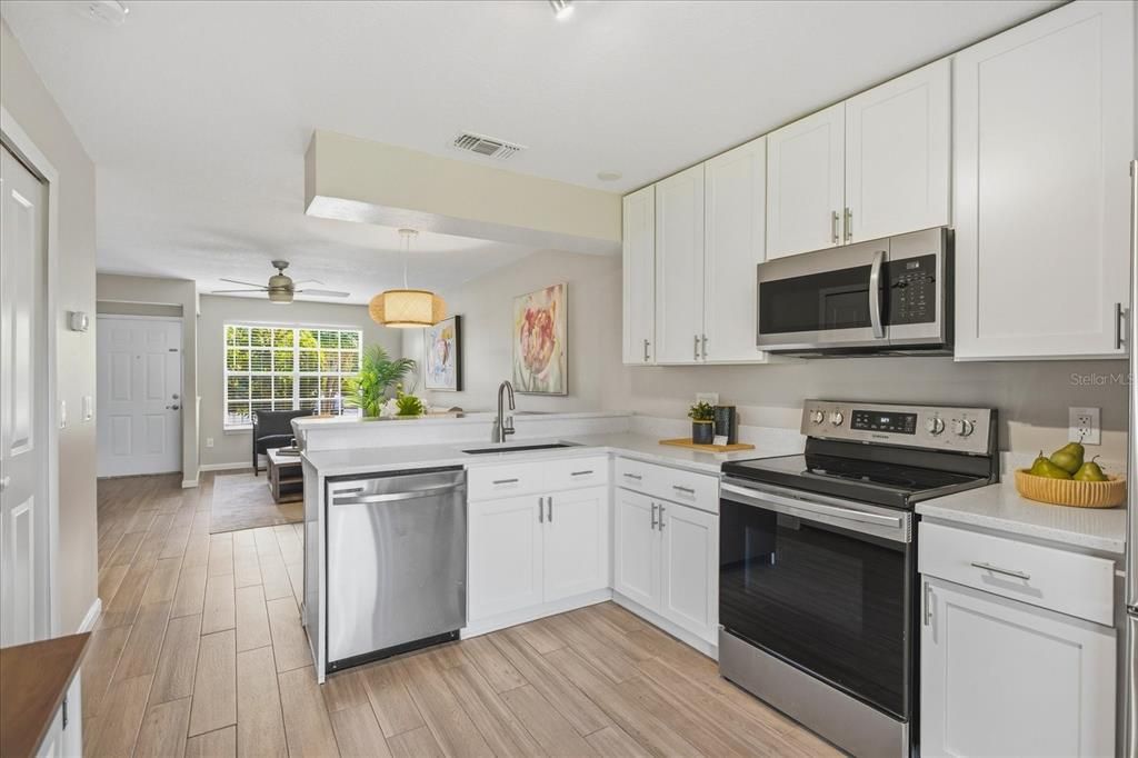 Active With Contract: $210,000 (2 beds, 1 baths, 875 Square Feet)