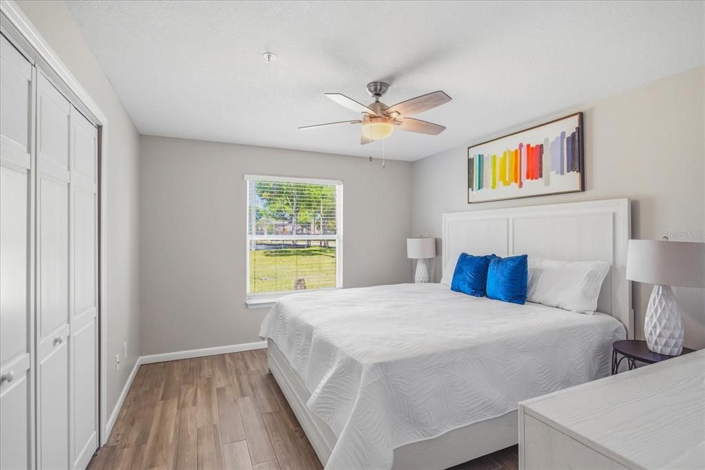 Active With Contract: $210,000 (2 beds, 1 baths, 875 Square Feet)