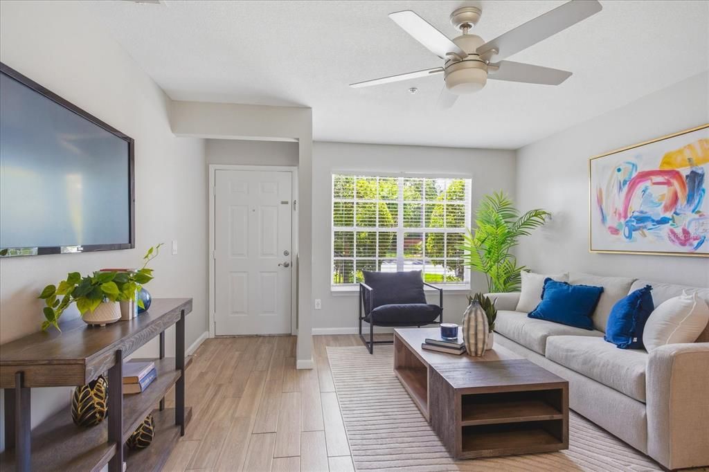 Active With Contract: $210,000 (2 beds, 1 baths, 875 Square Feet)