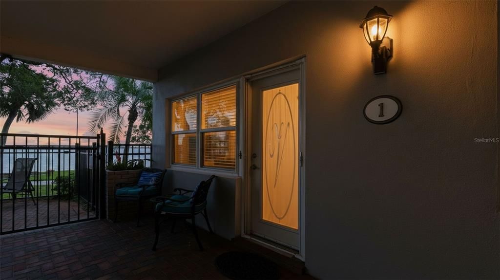 For Sale: $400,000 (1 beds, 1 baths, 625 Square Feet)