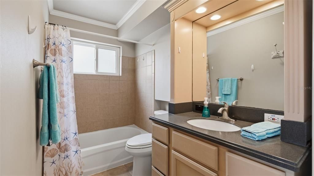 For Sale: $400,000 (1 beds, 1 baths, 625 Square Feet)