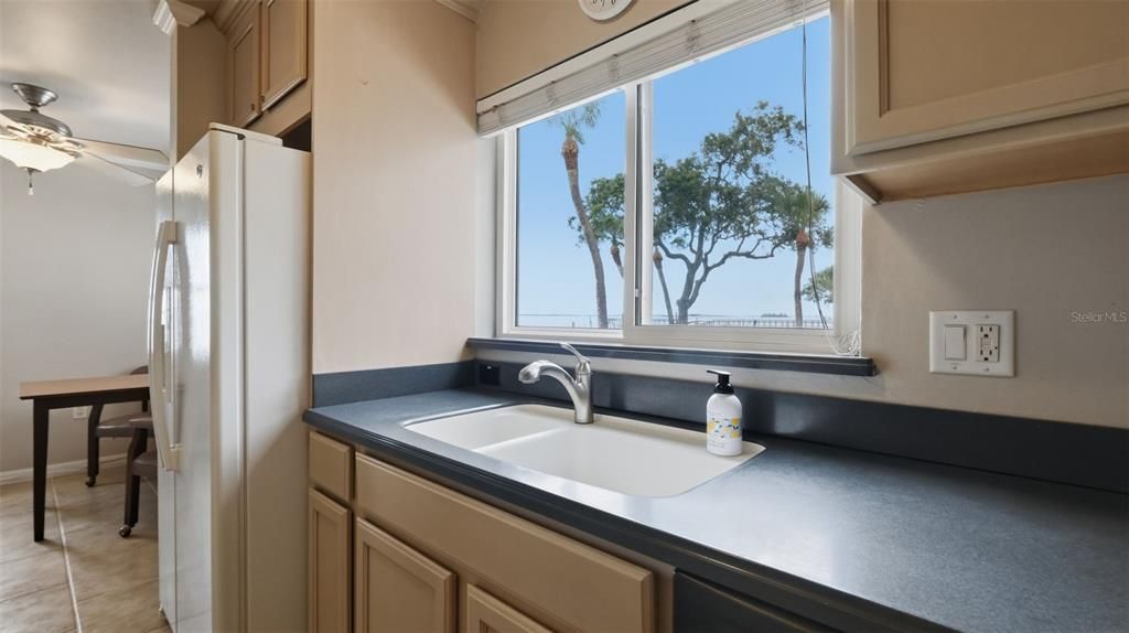For Sale: $400,000 (1 beds, 1 baths, 625 Square Feet)