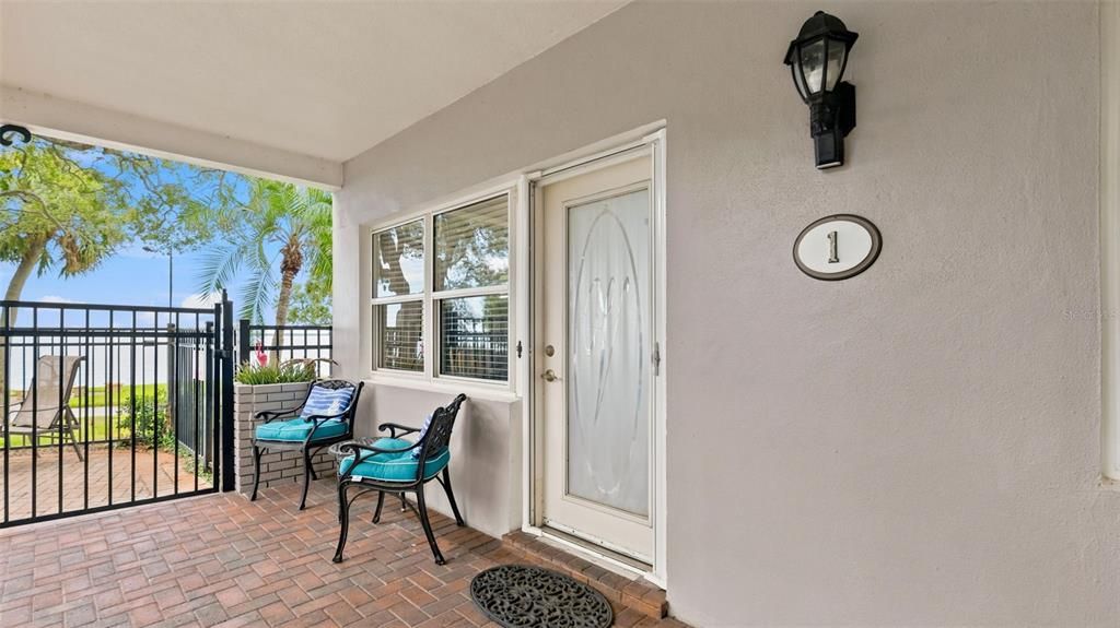 For Sale: $400,000 (1 beds, 1 baths, 625 Square Feet)