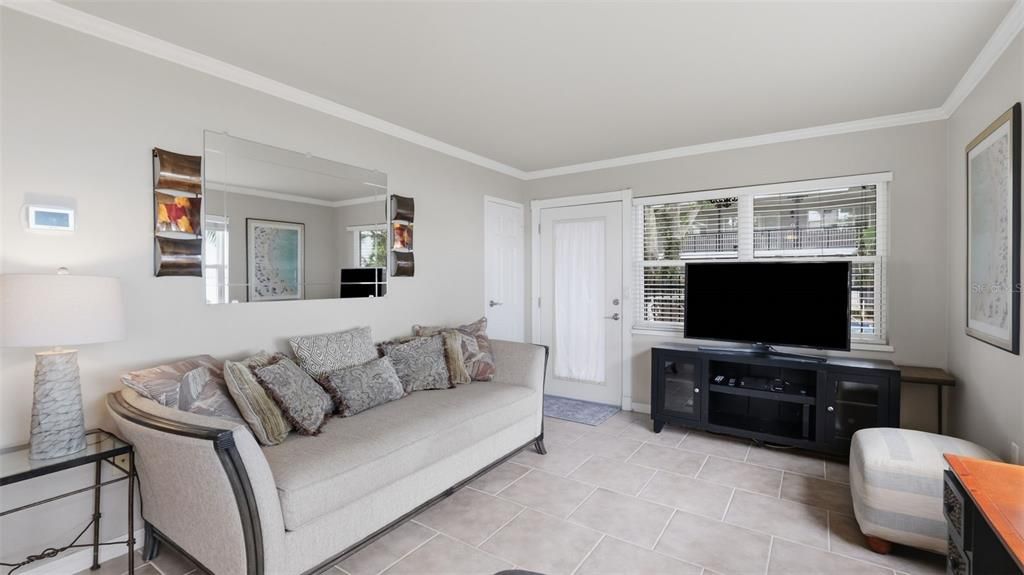For Sale: $400,000 (1 beds, 1 baths, 625 Square Feet)