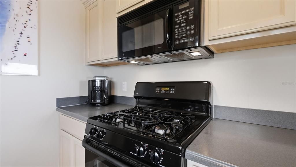 For Sale: $400,000 (1 beds, 1 baths, 625 Square Feet)