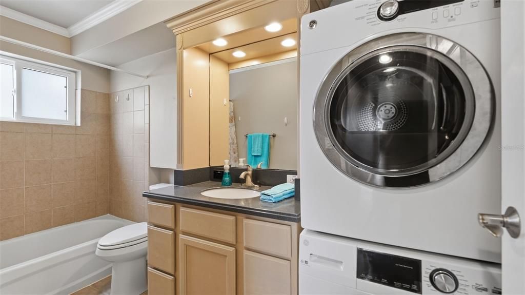 For Sale: $400,000 (1 beds, 1 baths, 625 Square Feet)