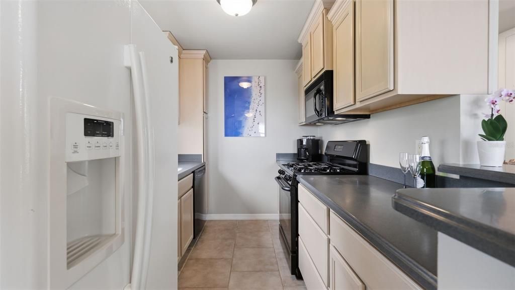 For Sale: $400,000 (1 beds, 1 baths, 625 Square Feet)