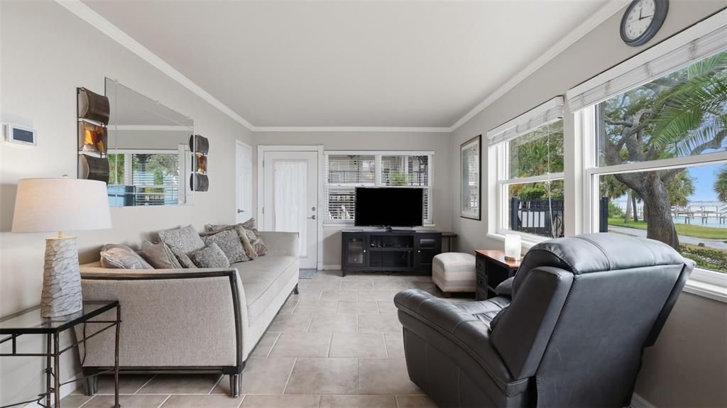 For Sale: $400,000 (1 beds, 1 baths, 625 Square Feet)