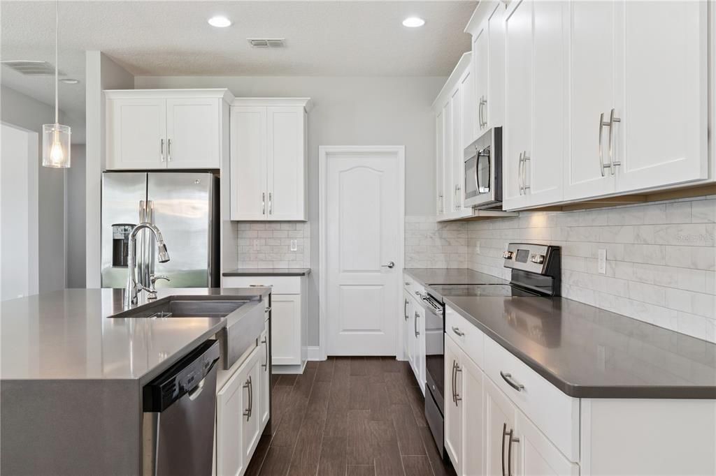 For Sale: $525,000 (3 beds, 2 baths, 2444 Square Feet)