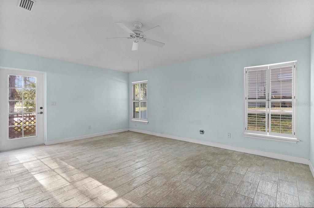 En Venta: $564,900 (3 camas, 2 baños, 2383 Pies cuadrados)