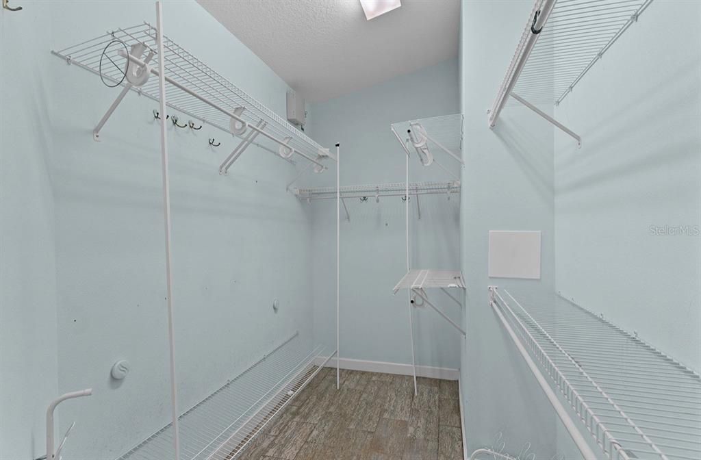 En Venta: $564,900 (3 camas, 2 baños, 2383 Pies cuadrados)