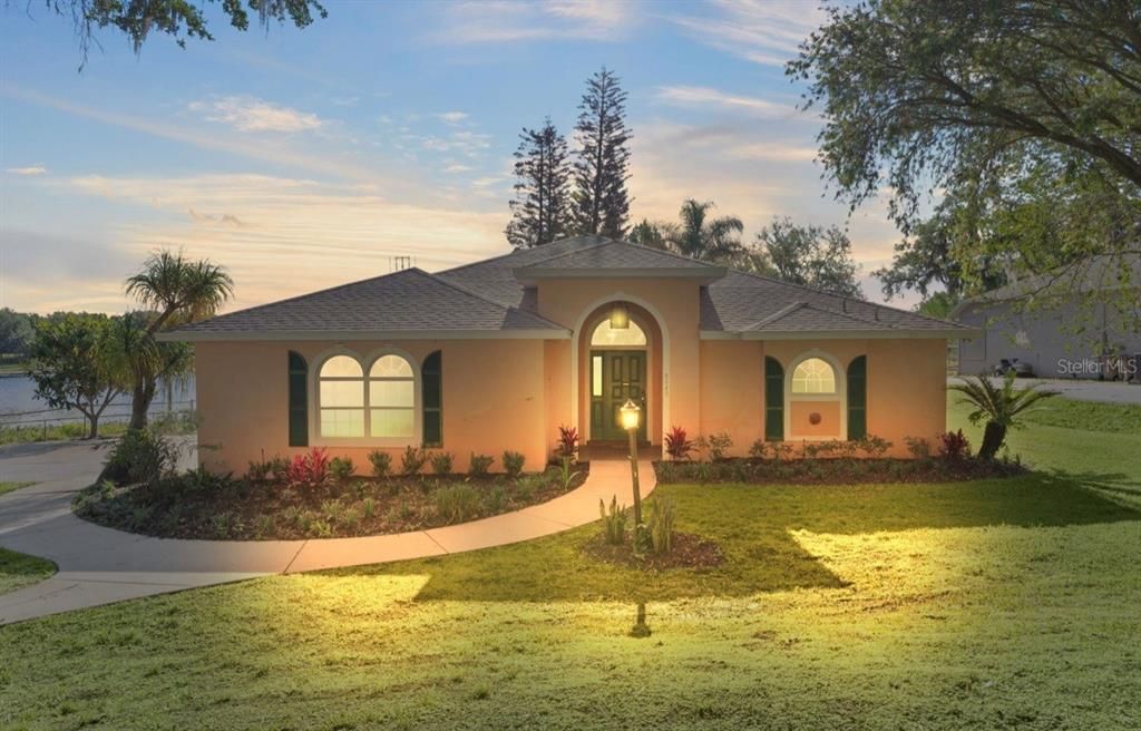 En Venta: $564,900 (3 camas, 2 baños, 2383 Pies cuadrados)