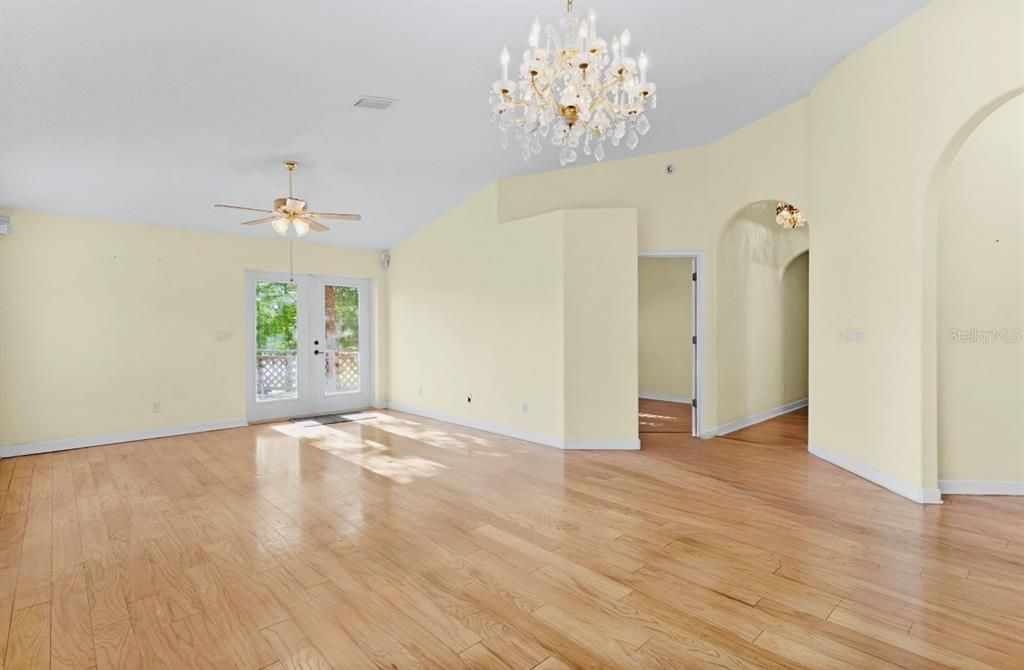 En Venta: $564,900 (3 camas, 2 baños, 2383 Pies cuadrados)