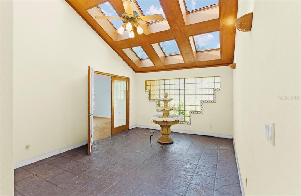En Venta: $564,900 (3 camas, 2 baños, 2383 Pies cuadrados)