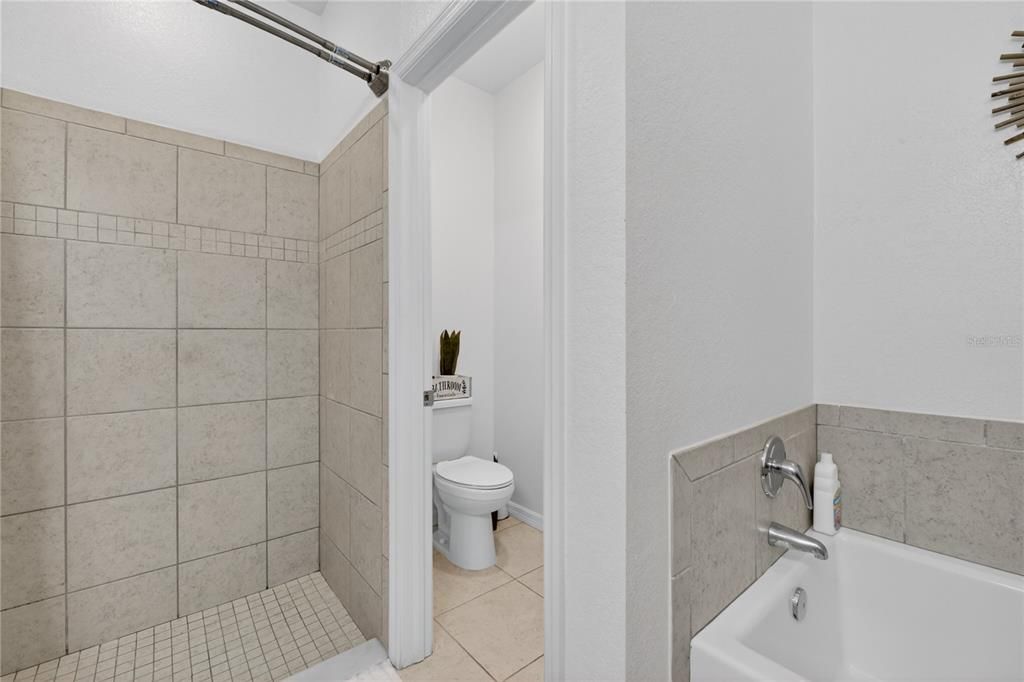 En Venta: $469,000 (4 camas, 3 baños, 2438 Pies cuadrados)