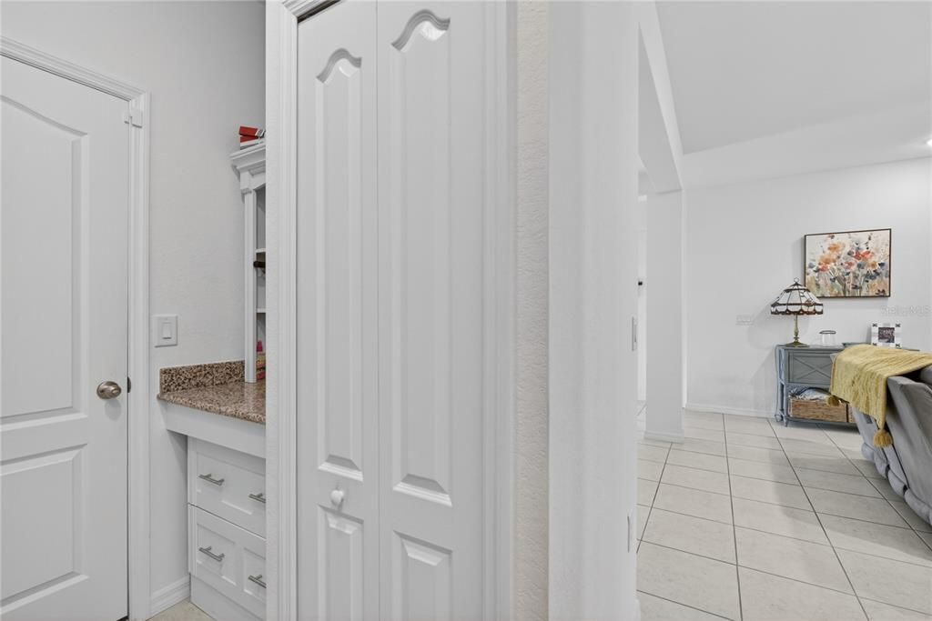 En Venta: $469,000 (4 camas, 3 baños, 2438 Pies cuadrados)