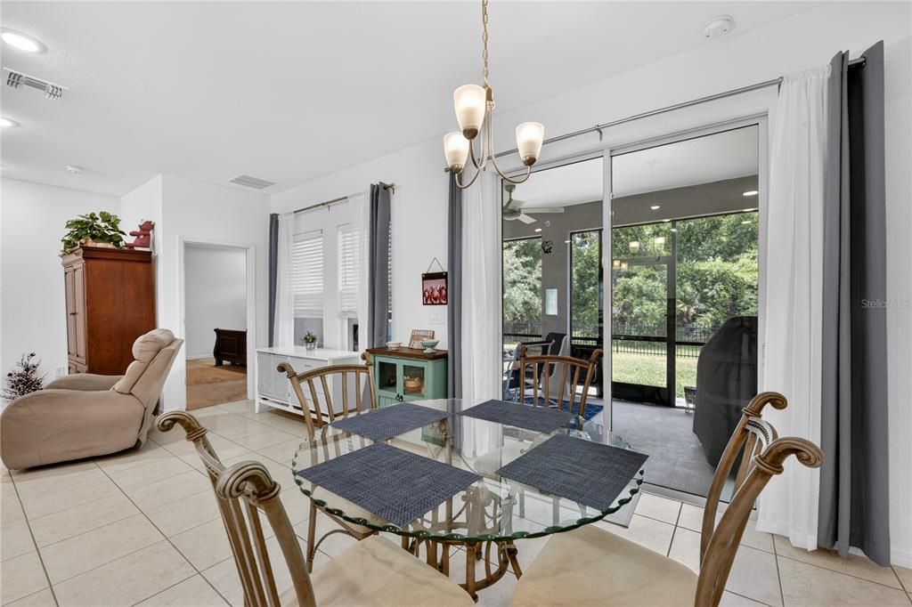 En Venta: $469,000 (4 camas, 3 baños, 2438 Pies cuadrados)