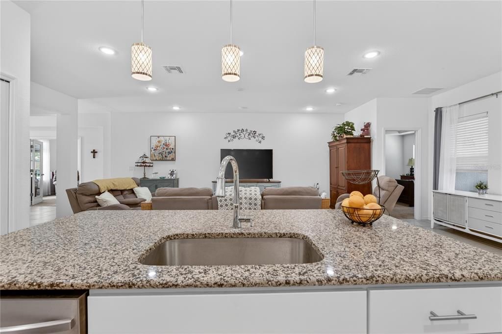 En Venta: $469,000 (4 camas, 3 baños, 2438 Pies cuadrados)