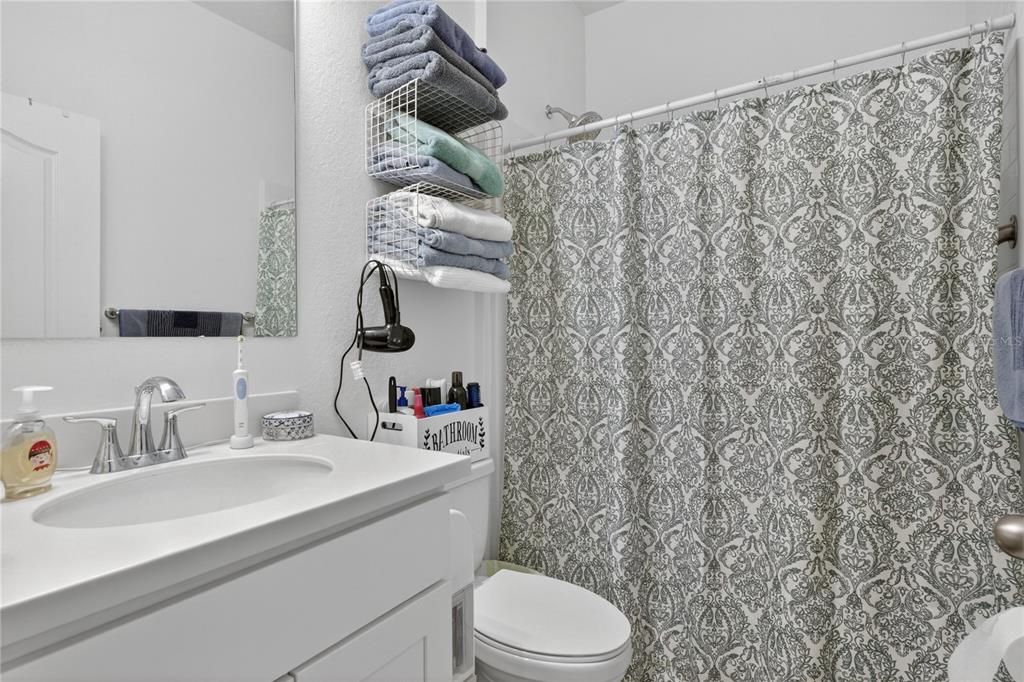 En Venta: $469,000 (4 camas, 3 baños, 2438 Pies cuadrados)