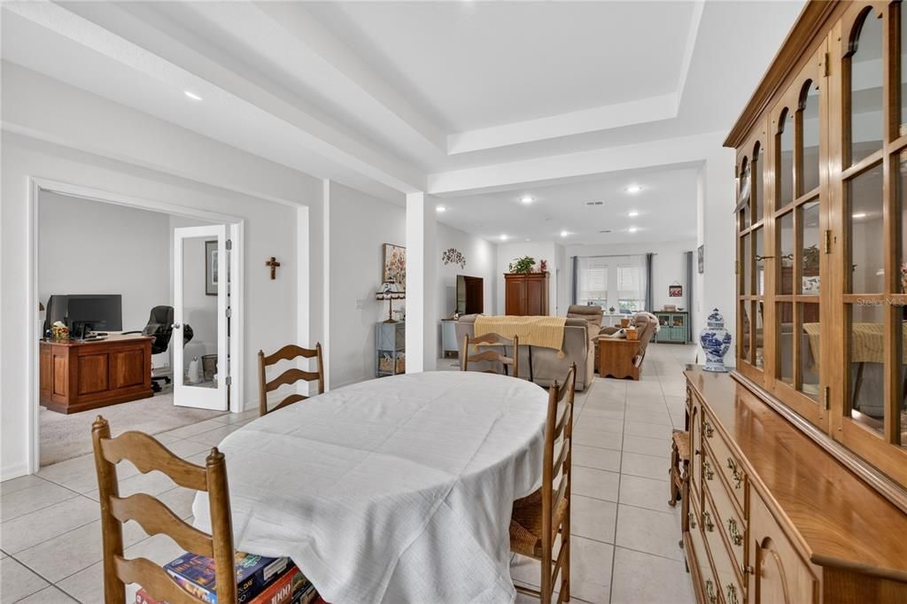 En Venta: $469,000 (4 camas, 3 baños, 2438 Pies cuadrados)