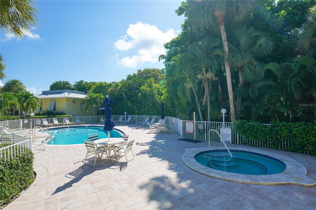 For Sale: $799,000 (2 beds, 2 baths, 1110 Square Feet)