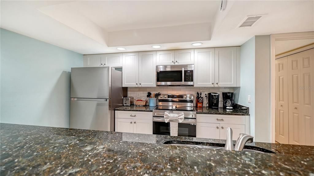 For Sale: $799,000 (2 beds, 2 baths, 1110 Square Feet)