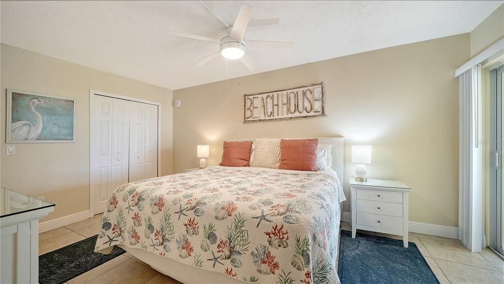 For Sale: $799,000 (2 beds, 2 baths, 1110 Square Feet)