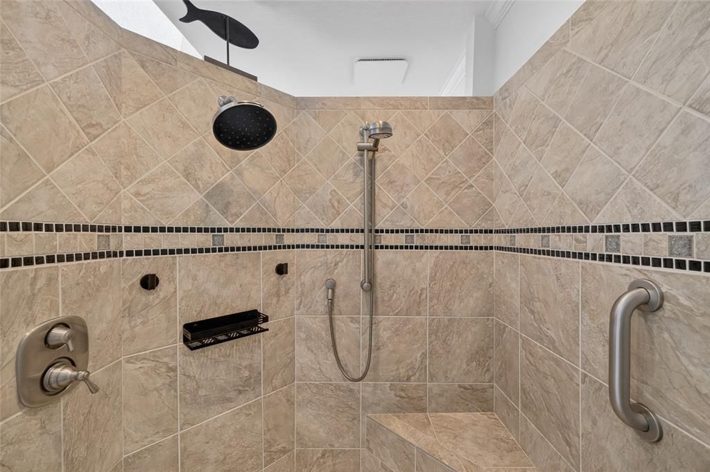 Activo con contrato: $725,000 (3 camas, 2 baños, 2033 Pies cuadrados)