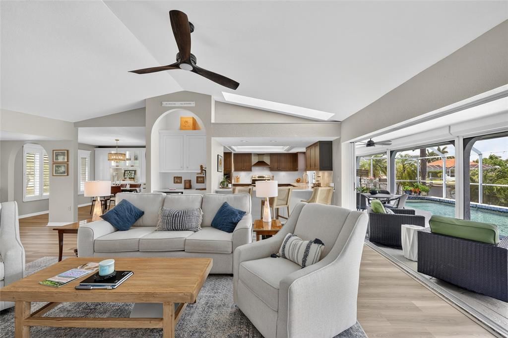 Activo con contrato: $725,000 (3 camas, 2 baños, 2033 Pies cuadrados)