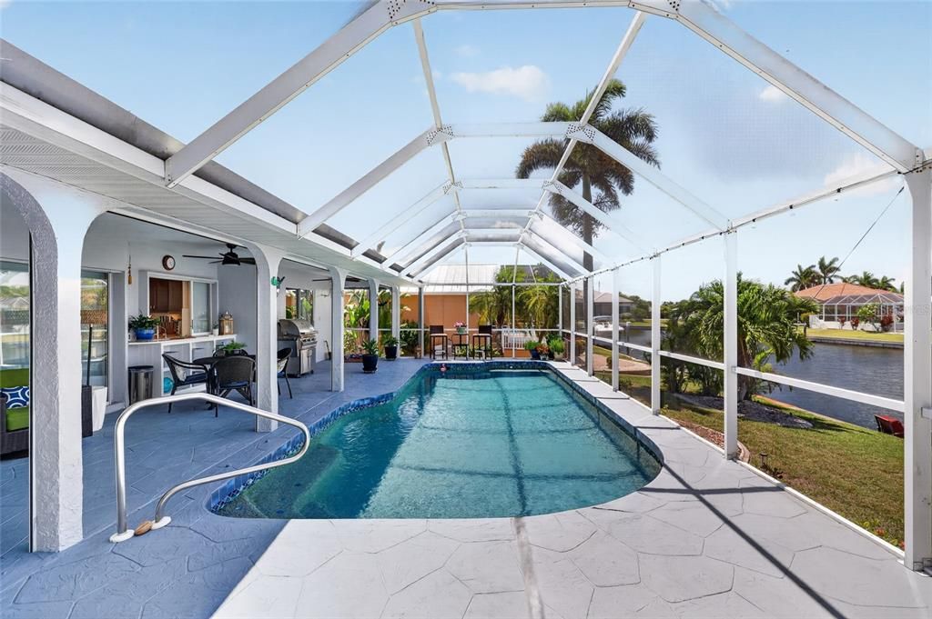 Activo con contrato: $725,000 (3 camas, 2 baños, 2033 Pies cuadrados)