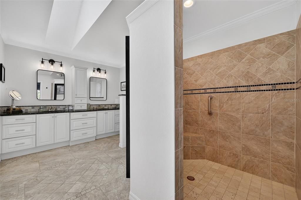 Activo con contrato: $725,000 (3 camas, 2 baños, 2033 Pies cuadrados)