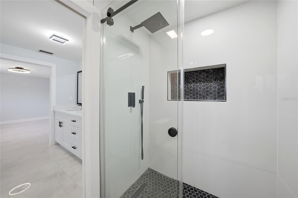 Под контрактом: $414,999 (2 спален, 2 ванн, 1442 Квадратных фут)