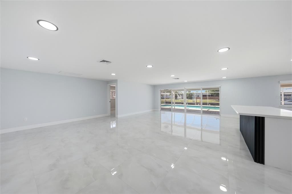 Под контрактом: $414,999 (2 спален, 2 ванн, 1442 Квадратных фут)