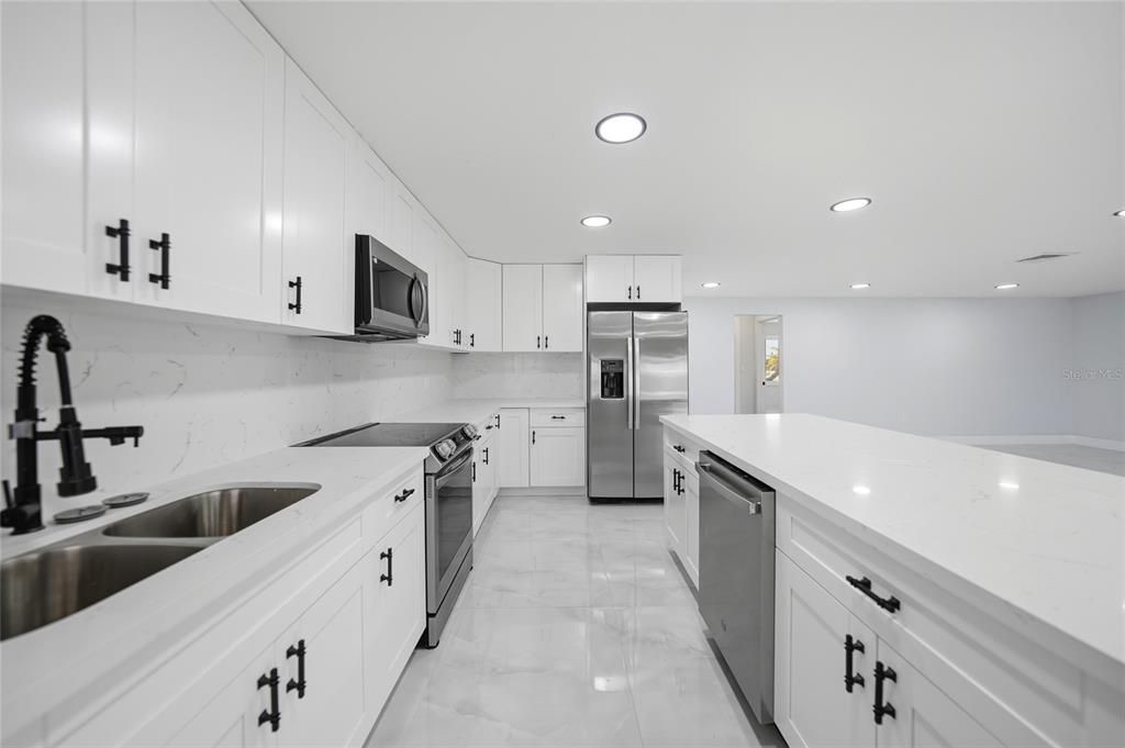 Под контрактом: $414,999 (2 спален, 2 ванн, 1442 Квадратных фут)