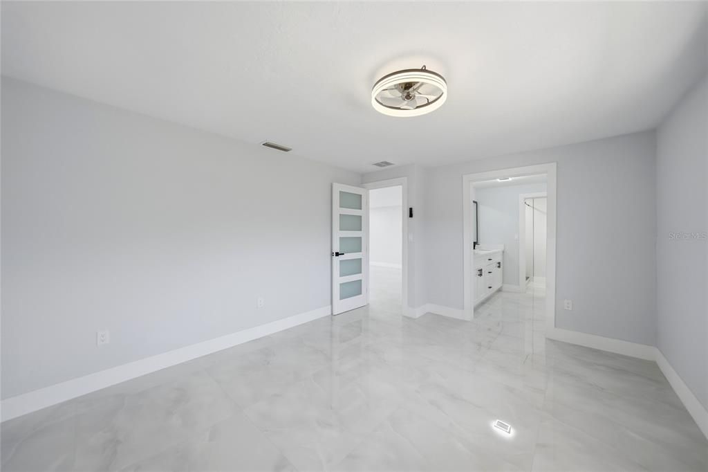 Под контрактом: $414,999 (2 спален, 2 ванн, 1442 Квадратных фут)