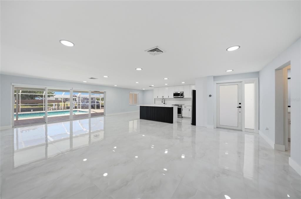 Под контрактом: $414,999 (2 спален, 2 ванн, 1442 Квадратных фут)