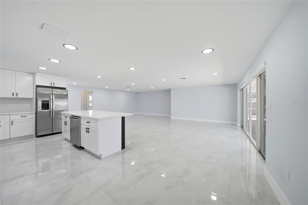 Под контрактом: $414,999 (2 спален, 2 ванн, 1442 Квадратных фут)
