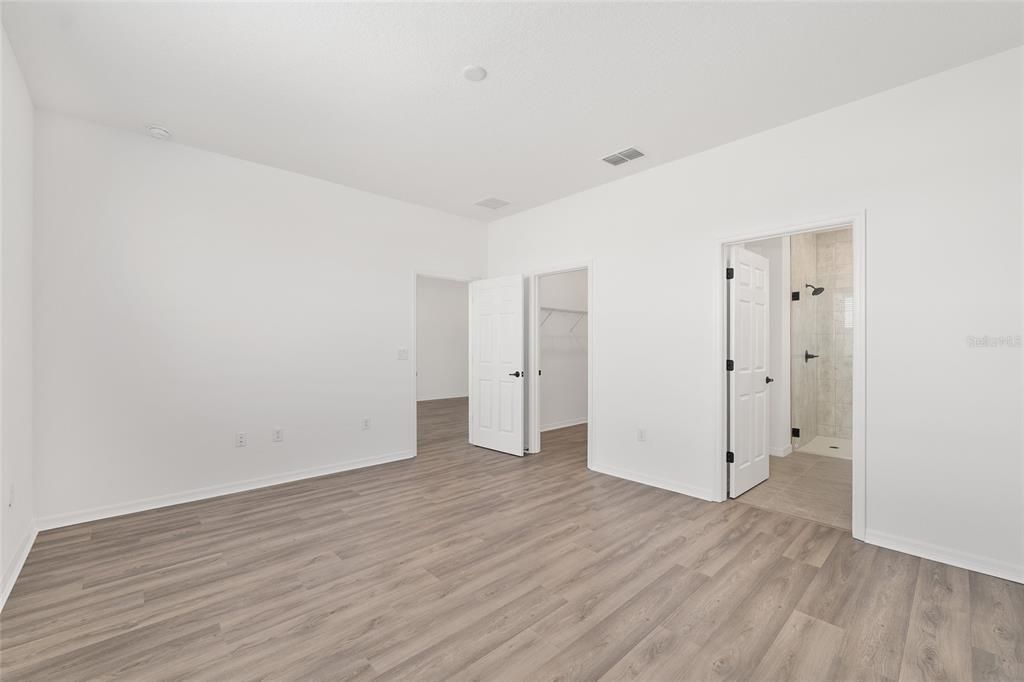 Activo con contrato: $323,300 (2 camas, 2 baños, 1467 Pies cuadrados)