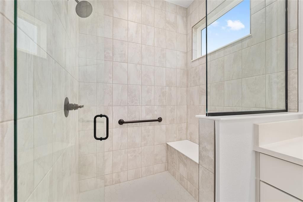 Activo con contrato: $323,300 (2 camas, 2 baños, 1467 Pies cuadrados)