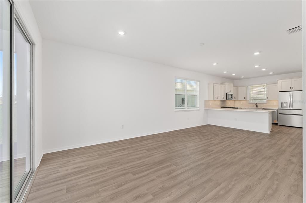 Activo con contrato: $323,300 (2 camas, 2 baños, 1467 Pies cuadrados)