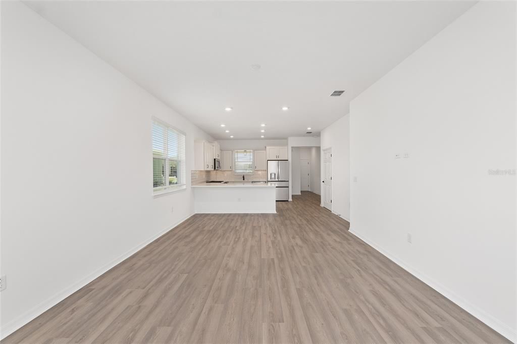 Activo con contrato: $323,300 (2 camas, 2 baños, 1467 Pies cuadrados)