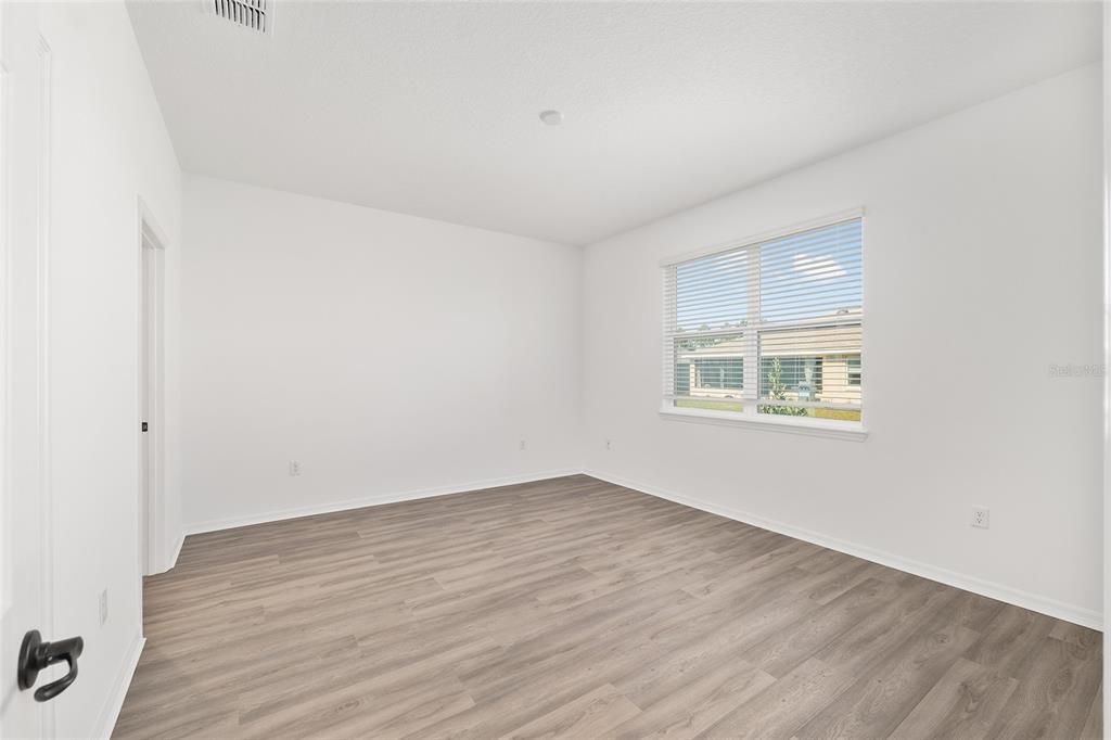 Activo con contrato: $323,300 (2 camas, 2 baños, 1467 Pies cuadrados)