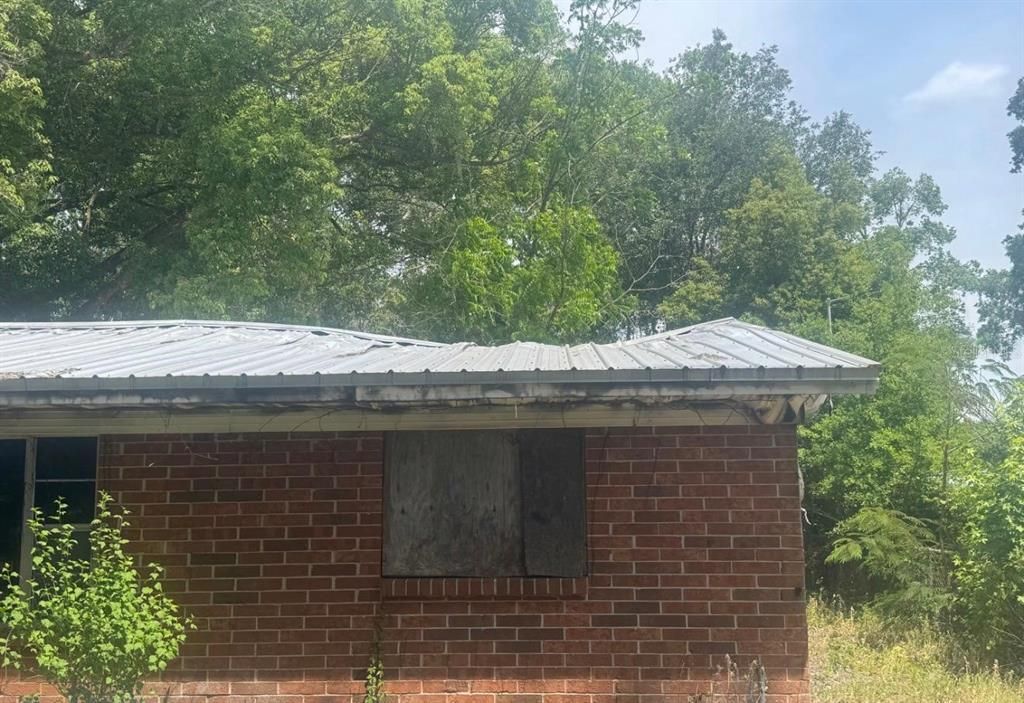 For Sale: $125,000 (3 beds, 2 baths, 1066 Square Feet)