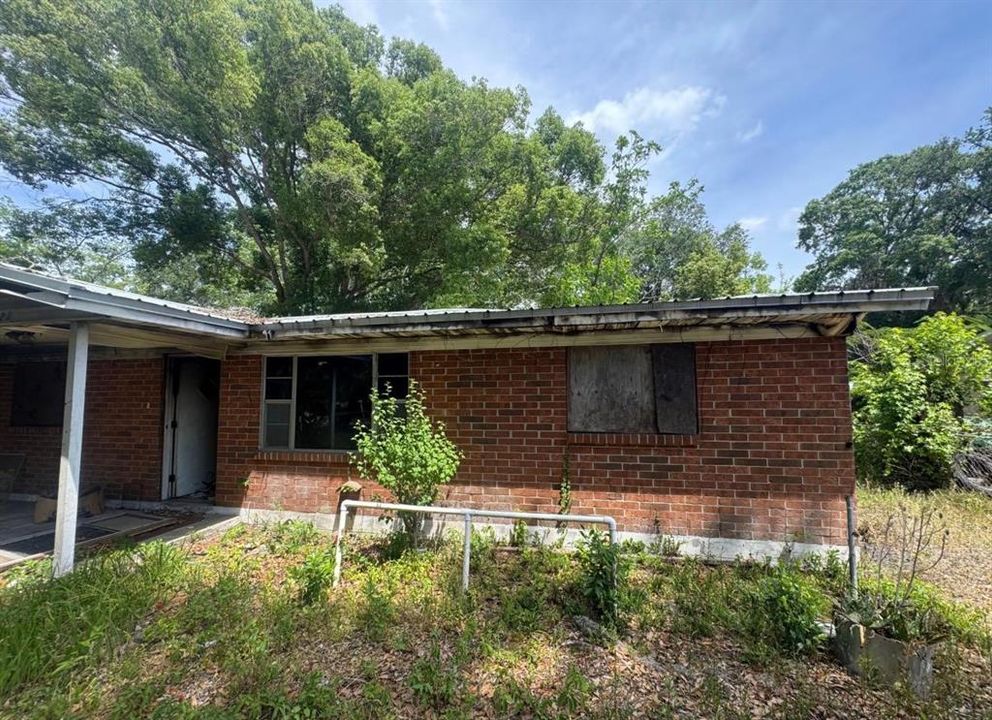 For Sale: $125,000 (3 beds, 2 baths, 1066 Square Feet)