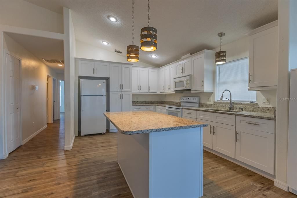 На продажу: $339,000 (3 спален, 2 ванн, 1778 Квадратных фут)