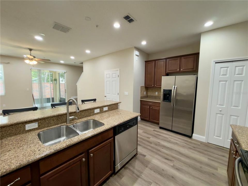 For Rent: $2,200 (3 beds, 2 baths, 1384 Square Feet)