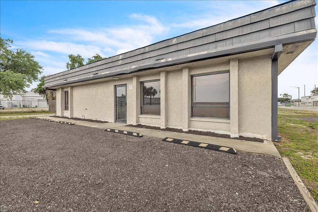 For Sale: $600,000 (0 beds, 0 baths, 1364 Square Feet)