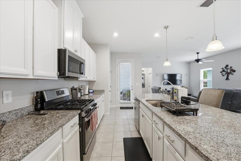 For Rent: $2,545 (3 beds, 2 baths, 2128 Square Feet)