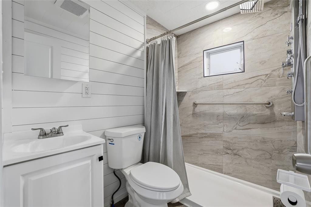 For Rent: $1,400 (2 beds, 1 baths, 660 Square Feet)