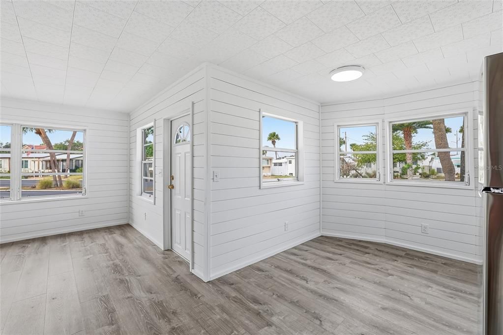 For Rent: $1,400 (2 beds, 1 baths, 660 Square Feet)